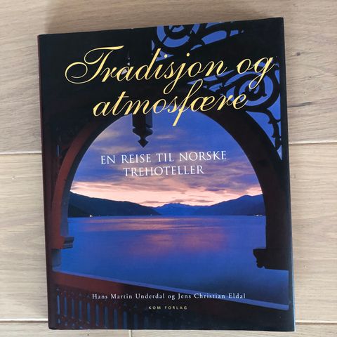 Flott ubrukt bok "Tradisjon og Atmosfære" -  2007