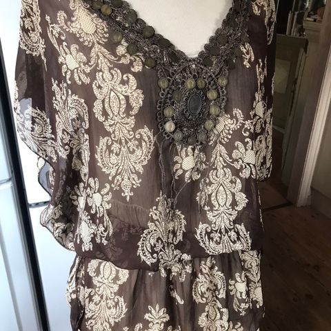 VAKKER»BRUN BLOMSTRET BLUSE», str. 40/42