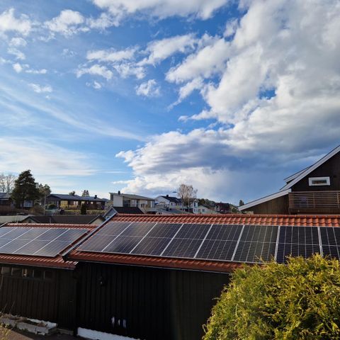 Solcellepaneler 540 watt til hus, garasje og hytte. Store og effektive solceller