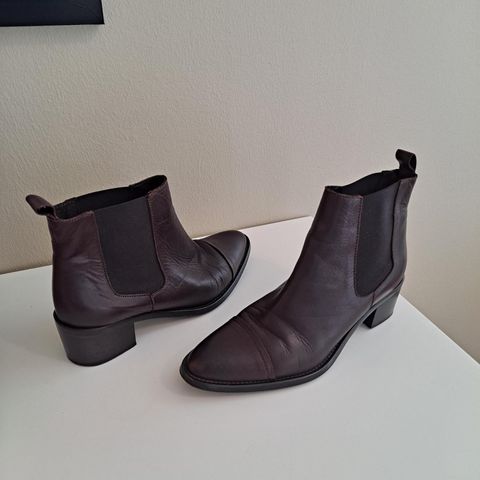 Chelsea boots i brunt skinn str 36