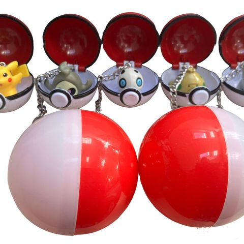2 vintage Pokemon baller og 5 vintage Pokemon nøkkelringer