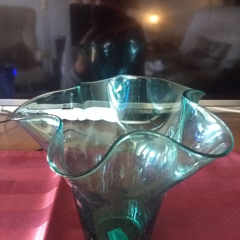 Grønn tulipanvase i glass