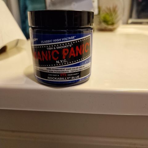 Manic Panic hårfarge selges.