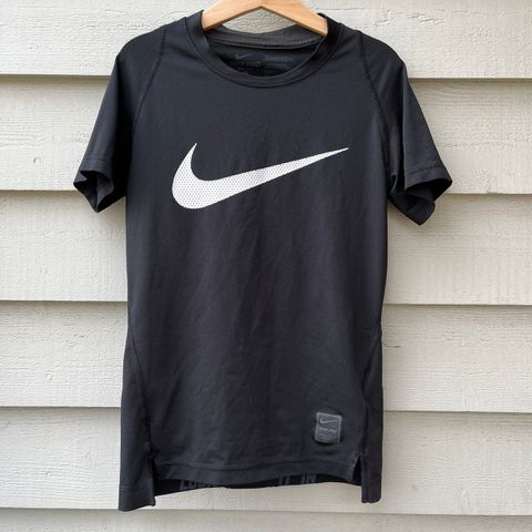 Nike pro t-skjorte str 137-147 compression