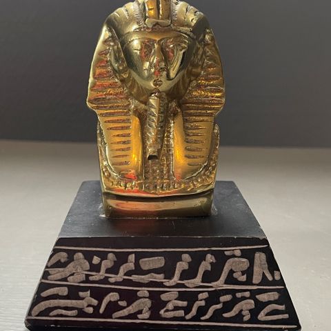 Tutankhamun figur i messing