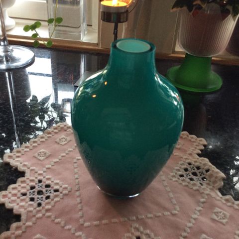 Flott Villeroy & Broch vase - høyde ca. 17 cm - vekt 675 gram - som ny