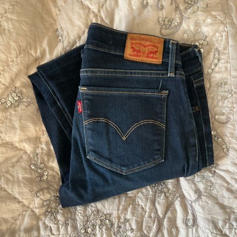 Levis