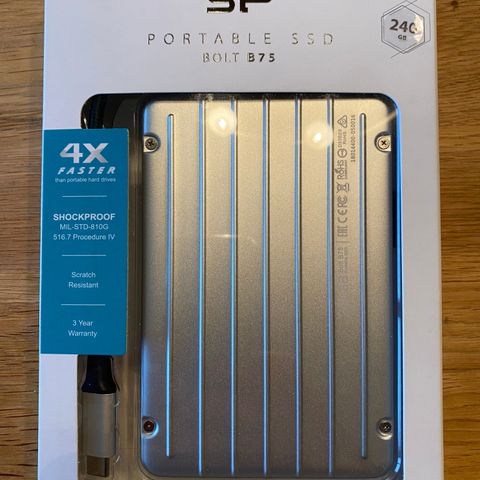 UÅPNET SP BOLT B75 240GB SSD STØTSIKKER PORTABEL HARDDISC