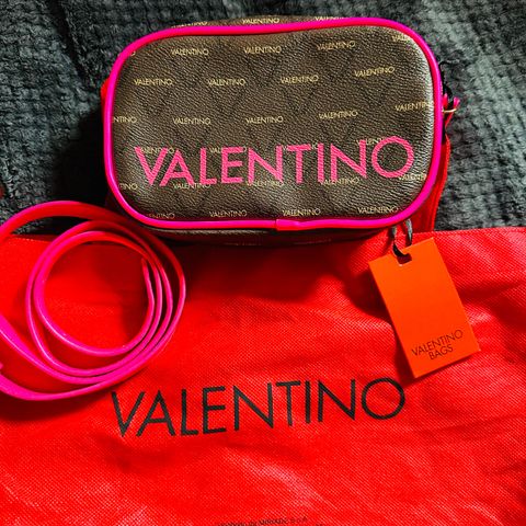 Valentino bum bag / monogram- fuxia
