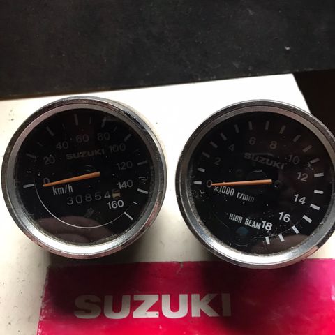 DELER TIL MOPED  (SUZUKI ZR50SL HALVSJOPPER MM TILS).