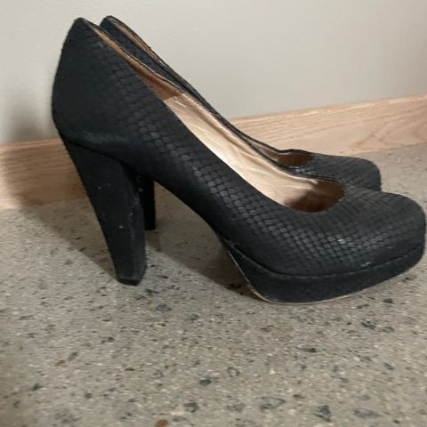 Ganni pumps