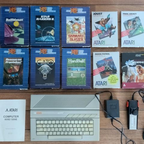 Sjeldenhet: pen Atari 65XE samling med 10 komplette CIB spill!