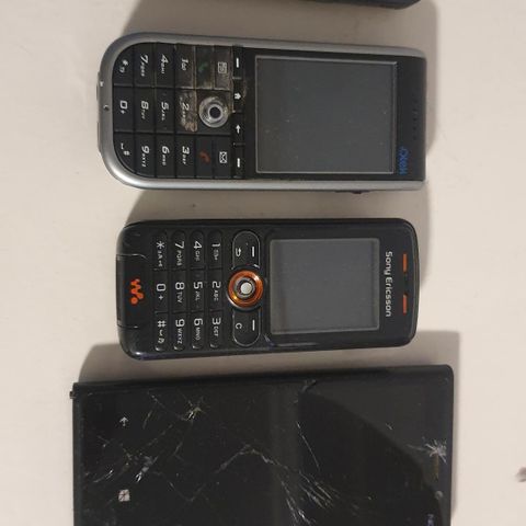 3 gamle mobiltelefoner