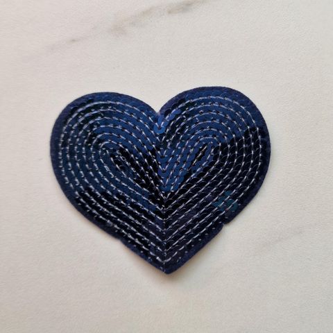 Strykemerke blått hjerte (1 stk igjen)