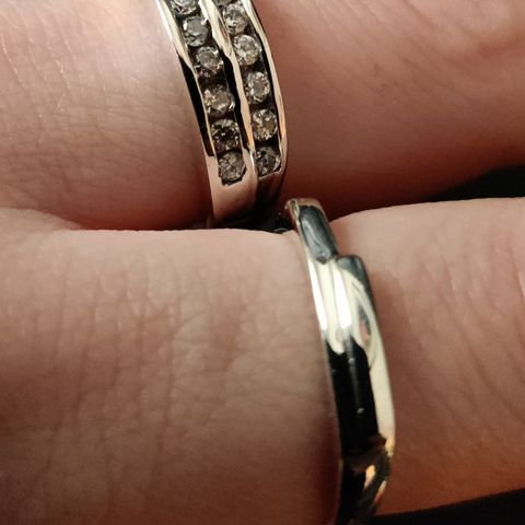 Sølv ring (to forskjellige)
