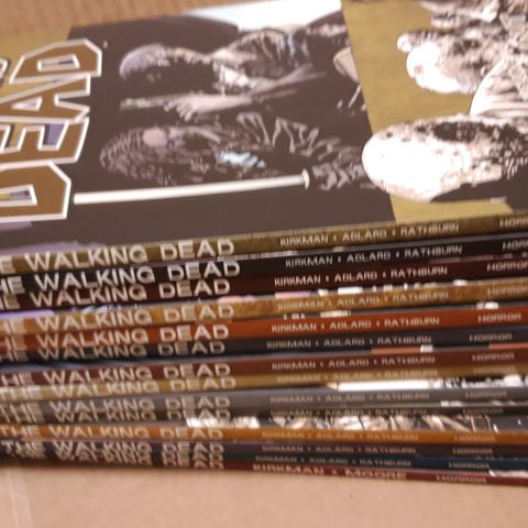 Walking dead 1-14 som nytt. Kr 800. Frakt kr 119