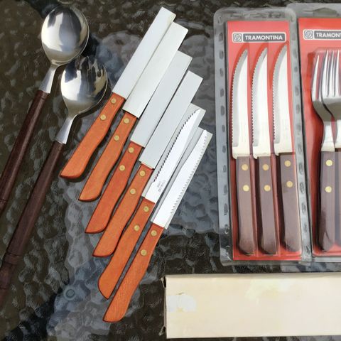 Salat-bestikk, biff-kniver og gafler