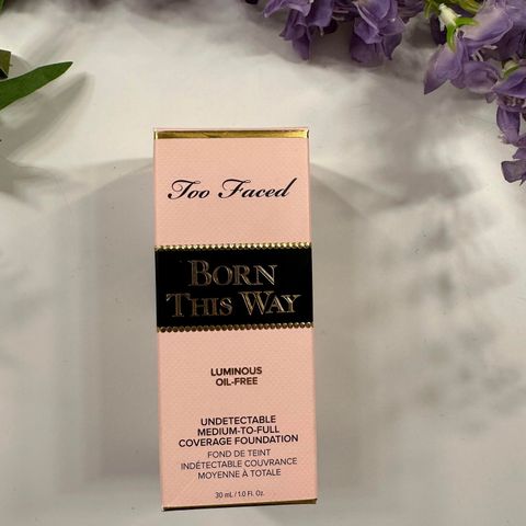 Too Faced born this way foundation (Porcelain)