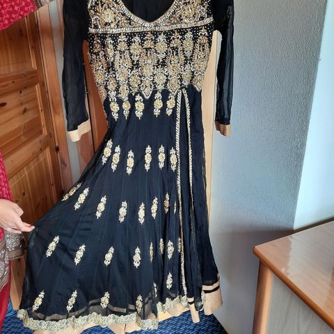 Pakistanske/indiske kjoler selges billig