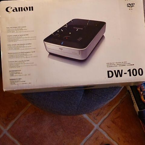 Selger en ny Cannon DW- 100 DVD brenner.