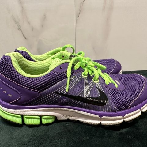 Nike fitsole joggesko str. 38,5