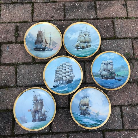 Franklin Mint platter med bilde av skip
