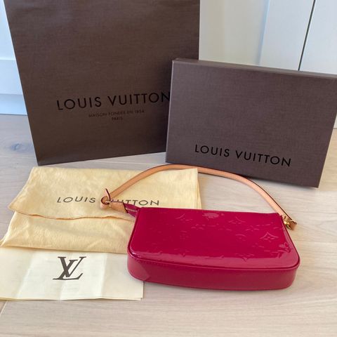 Louis Vuitton Pochette Accessories Vernis Rose Indian