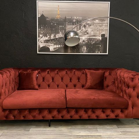 GRATIS LEVERING - SALG! Helt ny Luxe chester 3 seter design sofa i fløyel