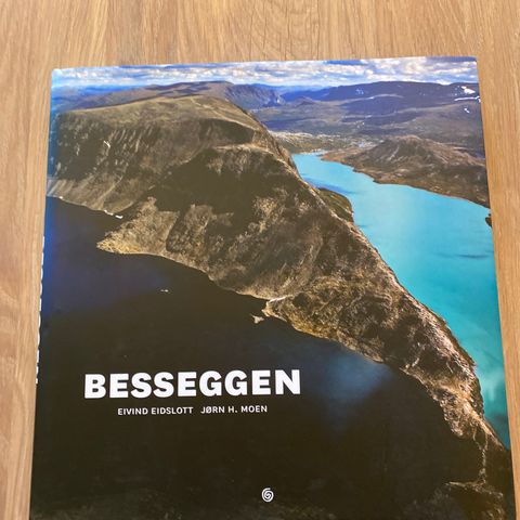 Besseggen - Eivind Eidslott og Jørn H Moen - Faktabok / fotobok