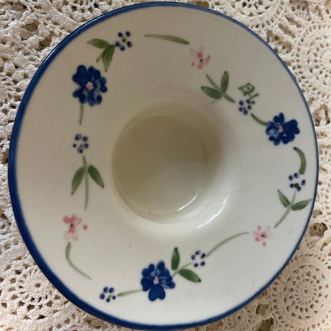 Håndmalt keramikk skål/telys holder fra English Country Pottery.