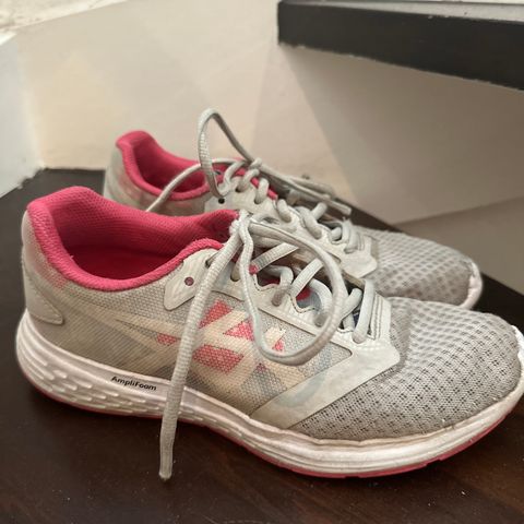 Gode Asics joggesko str 37,5 - AmpliFoam for god demping og støtabsorbering