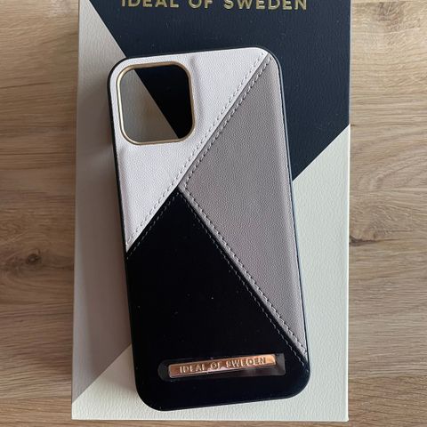 Nytt Ideal of Sweden mobildeksel iphone 12💛