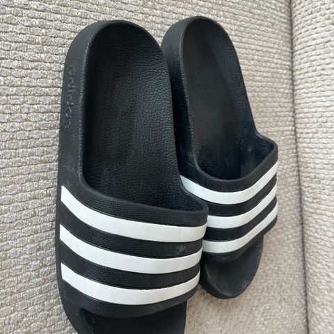 adidas slippers 22,5 cm