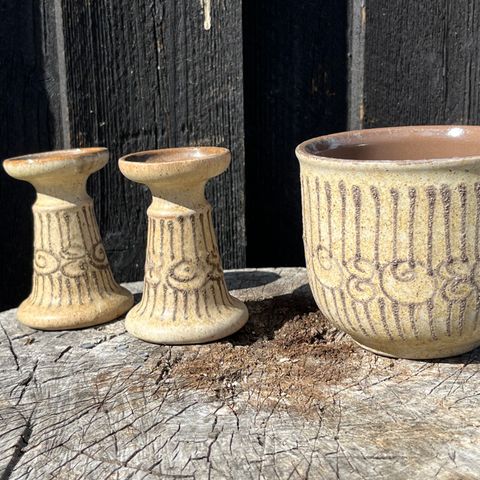 Vintage lysestaker og potteskjuler i keramikk fra Strehla