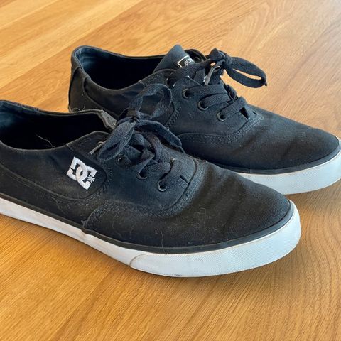 DC sneakers str. 40, lite brukt