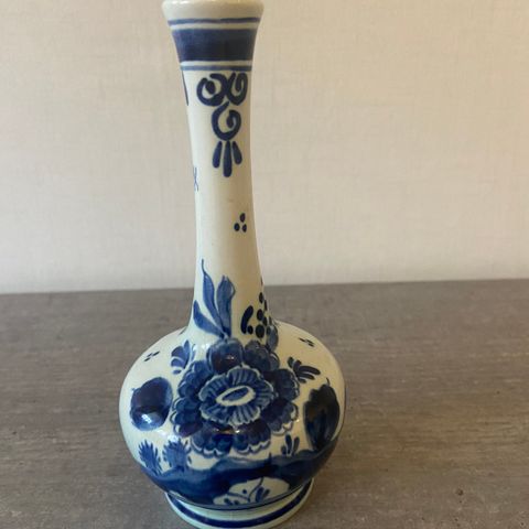 Vase med stempel Royal Holland handpainted