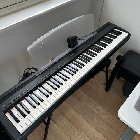 Yamaha P-85 Digital Piano