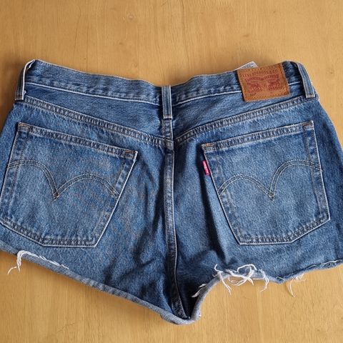 Levis str 30 501 modell jeans short