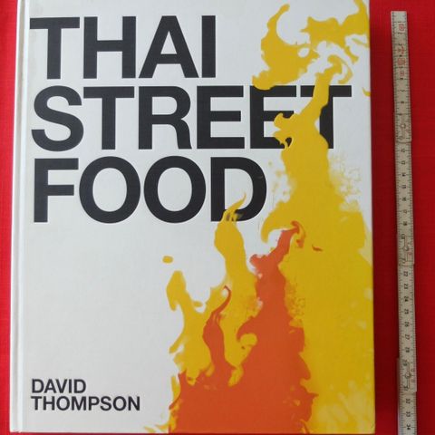 THAI STREET FOOD Praktverk. St. 28x34 cm. - 370 sider.