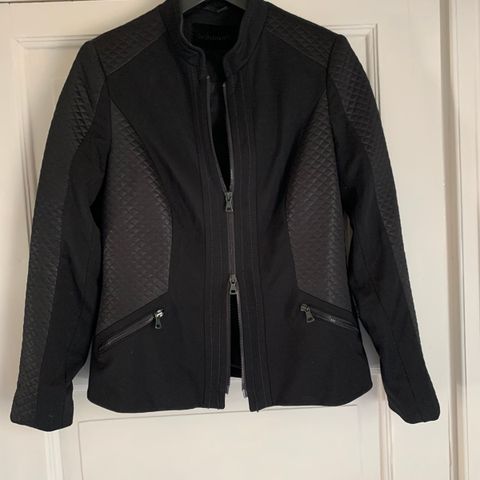 Steilmann sort lett jakke/Blazer med strech, lommer og 2 - veis glidelås