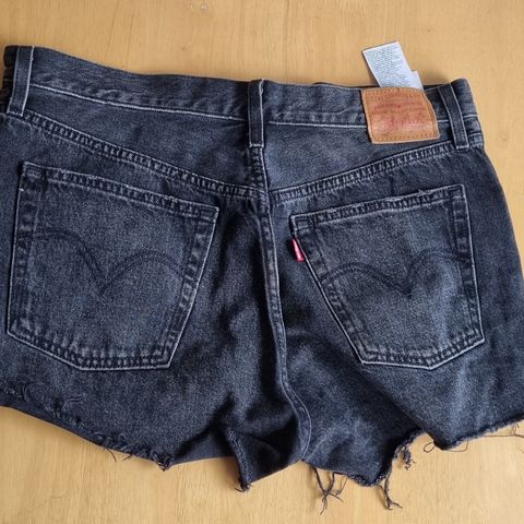 Levis shorts svart jeans 501 mod str 30