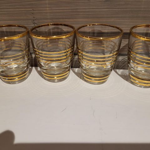 4 vintage snapsglass