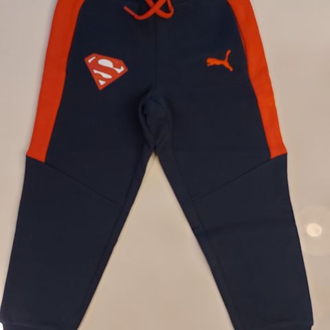 Supermann, joggebukse, tykt fòr, fra Puma, str 5 - 6 år.