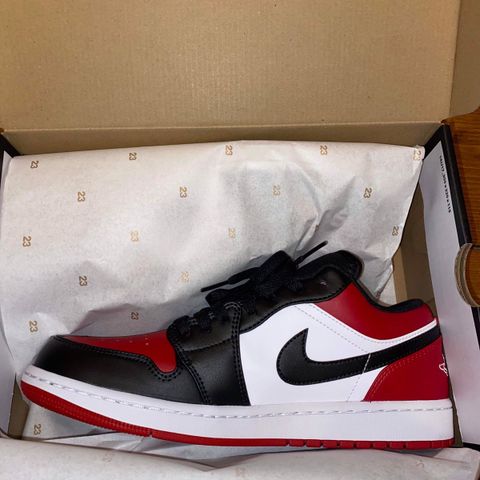 Jordan 1 Low Bred Toe Str.43