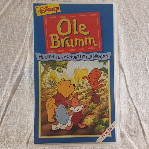 Ole Brumm Helten fra Hundremeterskogen VHS