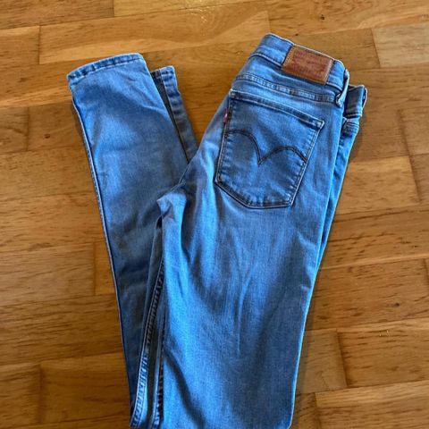 Levis superskinny 26/30