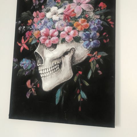Maleri med blomster/hodeskalle
