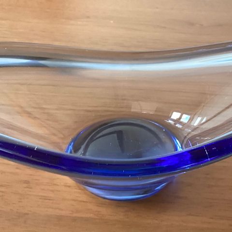 1 eldre Vakker Blå Glass skål/fat L.20,5 cm, B.12 cm, H.6,8 cm. Blank, hel, fin!