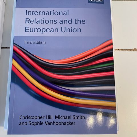 Ny book - International Relations and the European Union selges billig!