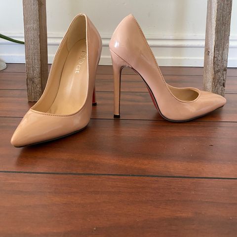 Nude pumps str 36